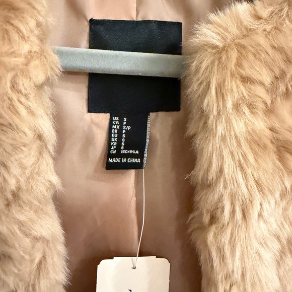 Cropped fur jacket - Picture 2 of 4